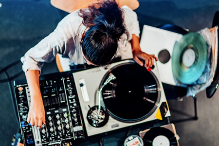 maria chavez using a turntable