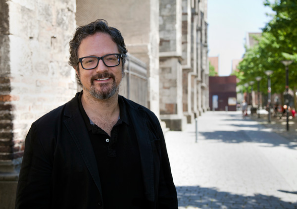 Headshot of artist Rafael Lozano Hemmer